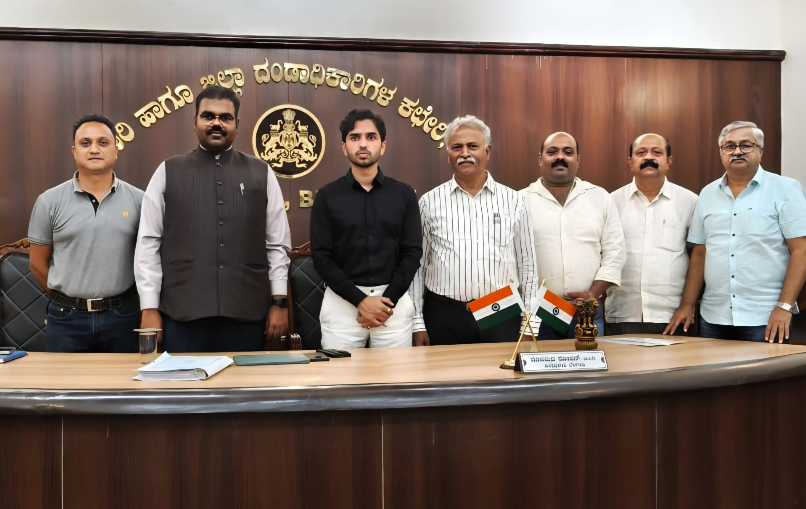 Meeting with Deputy Commissioner Shri Mohammed Roshan and the Corporation Commissioner at the DC Office to discuss the issues related to E-Aasthi and Trade License